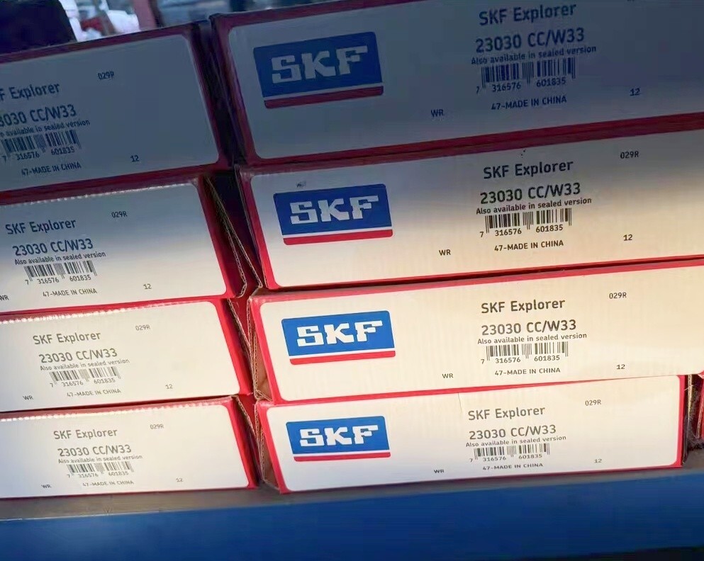 NEW SKF 23030 CC/W33 spherical roller bearing 1PCS #PA