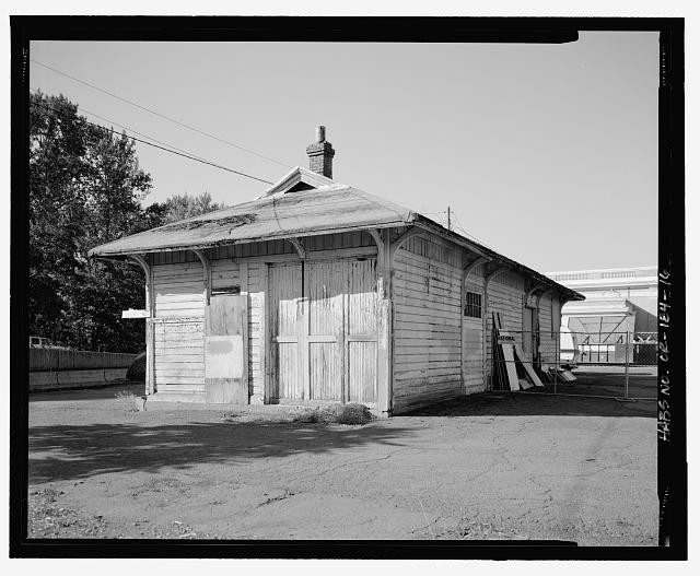 Photo:Salem Oregon Freight Depot 1900s Wooden Railroad Building