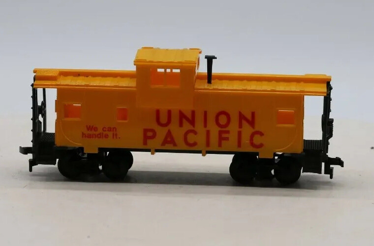 AHM Union Pacific caboose, HO scale 