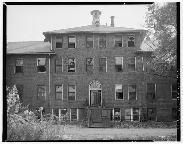 14. View south, north entrance way of north wing - Washington County Old