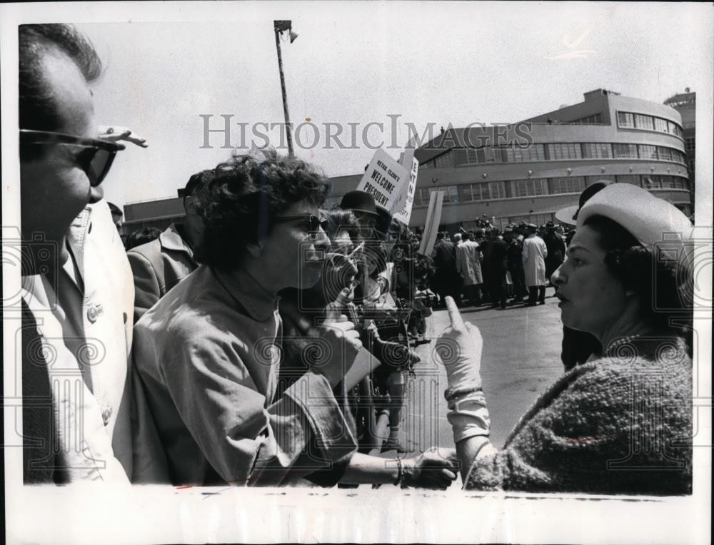 1964 Press Photo First Lady Mrs.Lyndon Johnson at Greater Pittsburgh Airport