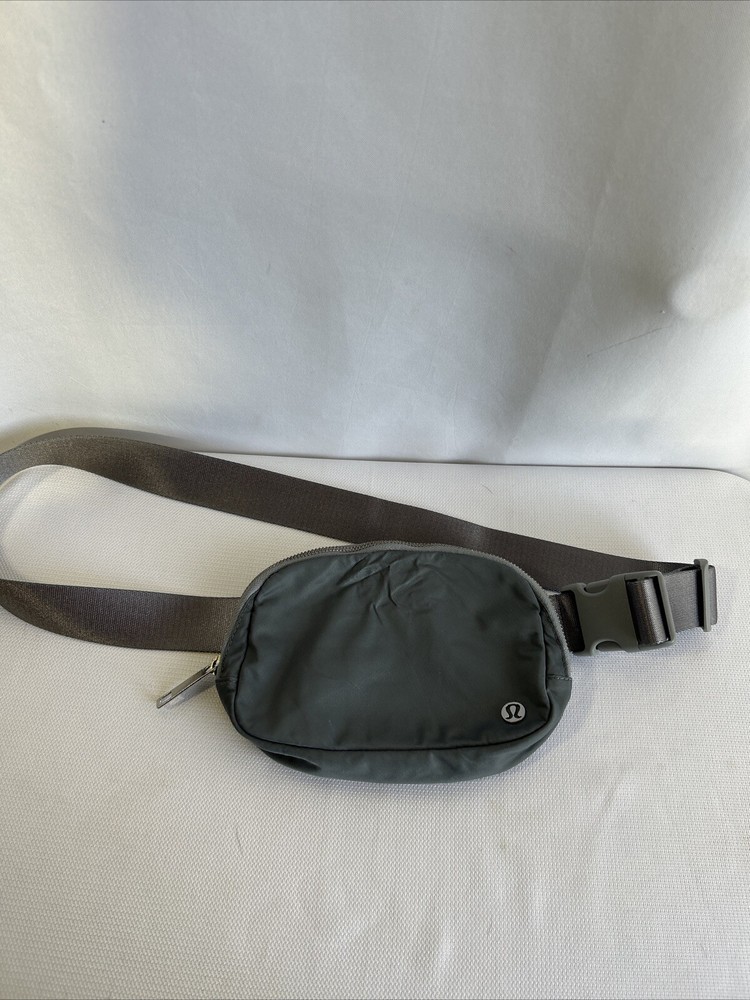 lululemon Everywhere Belt Bag in Gray Blue Sage