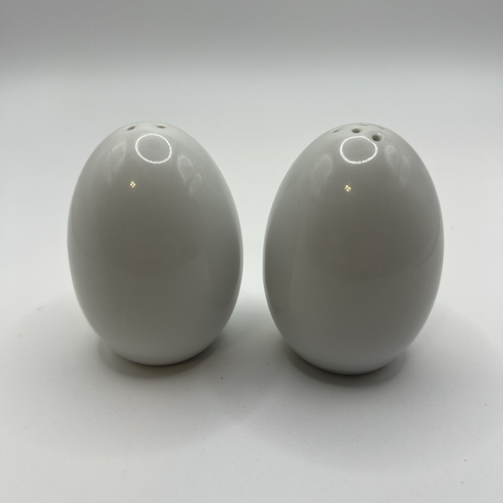Vintage Porcelain Egg Shape Salt  Pepper Shakers Japan OMC Otagiri Mercantile Co