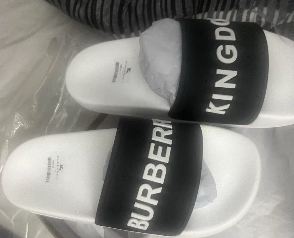Burberry Signature Logo Slides for Men & Women – Comfort & Style