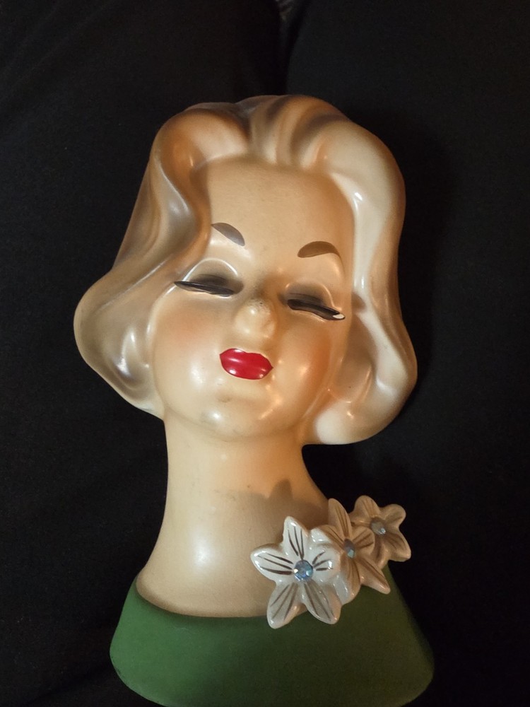 Vintage Napcoware C-6431 Lady Head Vase Jeweled Flowers Pearl Necklacesmall eyelash chip