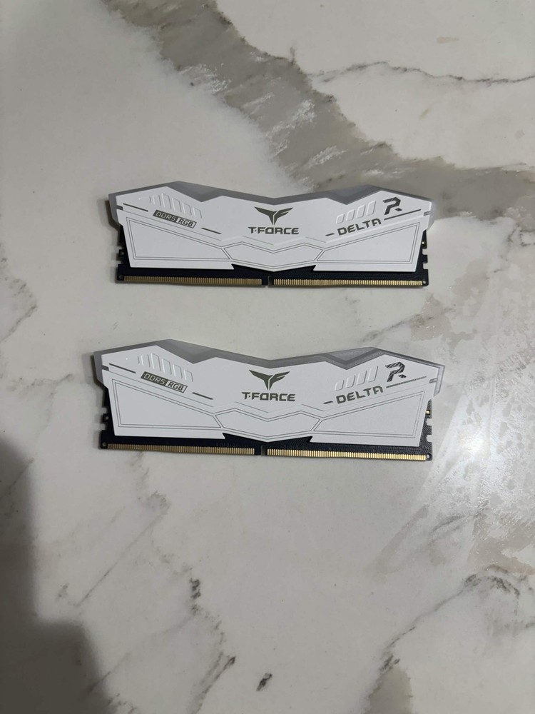 Team Group 16GB (2 x 8GB) 288-Pin PC RAM DDR5 6000 (PC5 48000) Memory Model FF4D