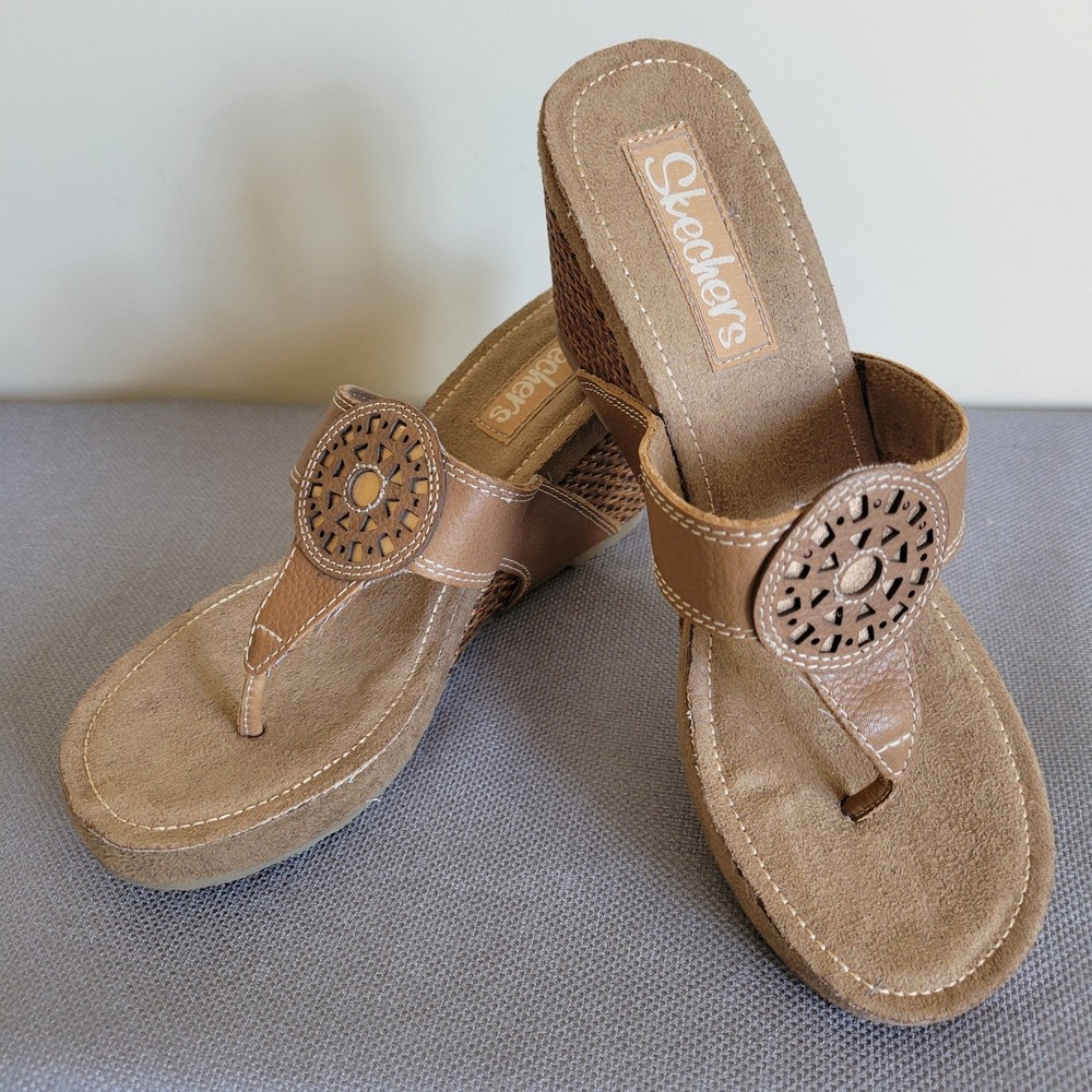 Skechers Women Size 7 Whirly Wedge Thong Sandal in Camel