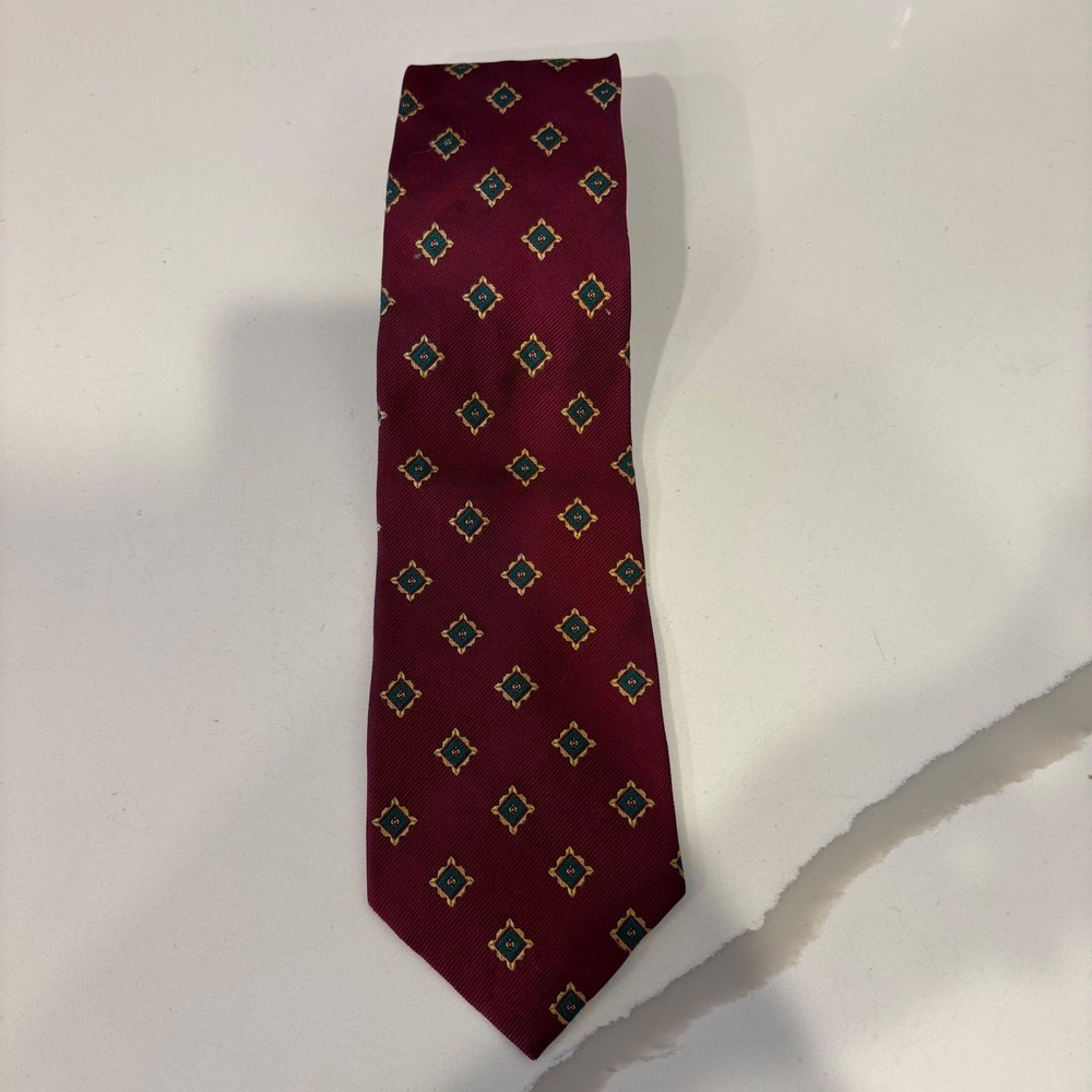 Hugo Boss Mens Silk Tie Burgundy Red Geometric Medallion Made in Italy