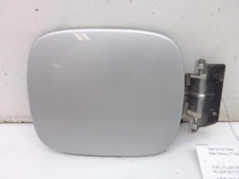 03 SATURN VUE FUEL FILLER DOOR 117342