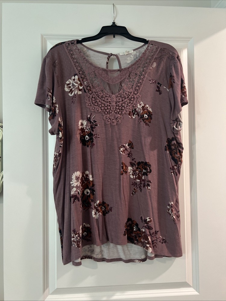 Maurice’s Women’s Size XXL Purple Floral Short Sleeve Top