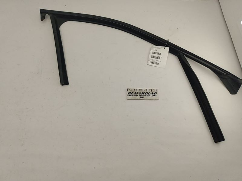 Alfa Romeo Giulia 2017-2019 Front Passenger Right Door Seal Molding