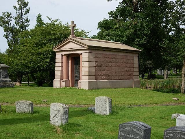 Photo:Bronx New York City NY Woodlawn Cemetery Mausoleum 2018
