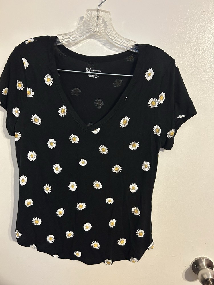 Women's No Boundaries Black Daisy Print Button Up Blouse Size L(11/13) Juniors