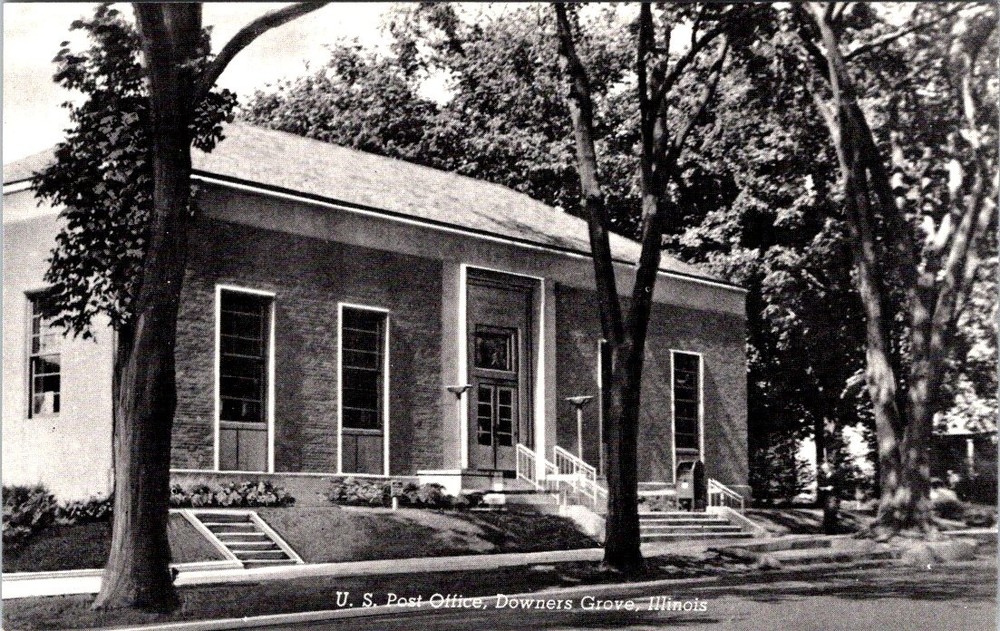 U.S. Post Office, DOWNERS GROVE, Illinois Postcard - Curt Teich