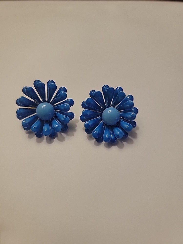Vintage Metal Enamel Blue Flower Clip On Earrings