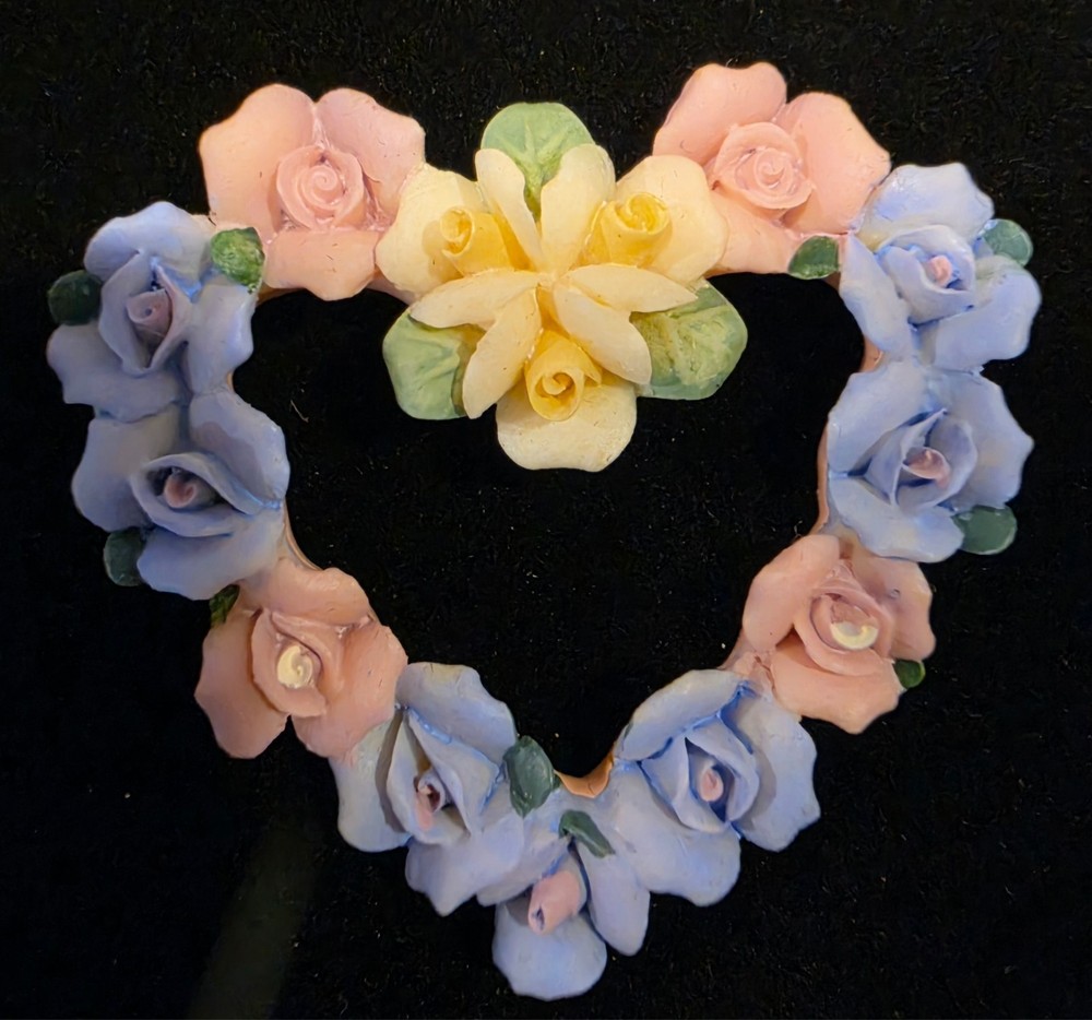 Vintage Avon HEARTS and ROSES Brooch Pin  Porcelain Pastel Flowers 2