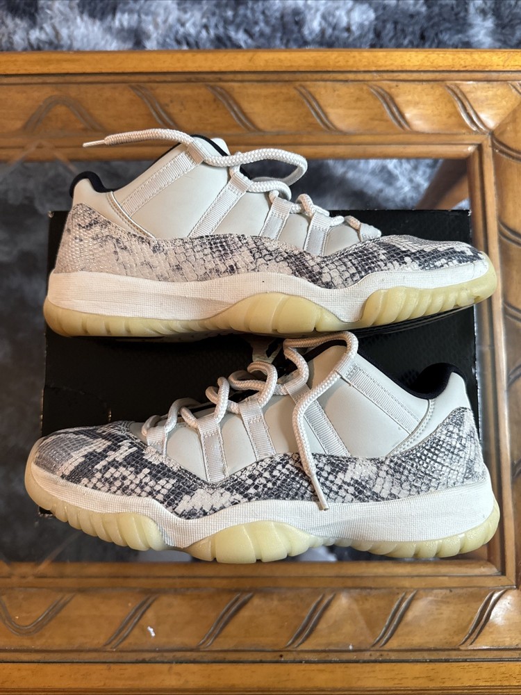 Air Jordan 11 Retro Low le Light Bone/University Red-Sail Size 11