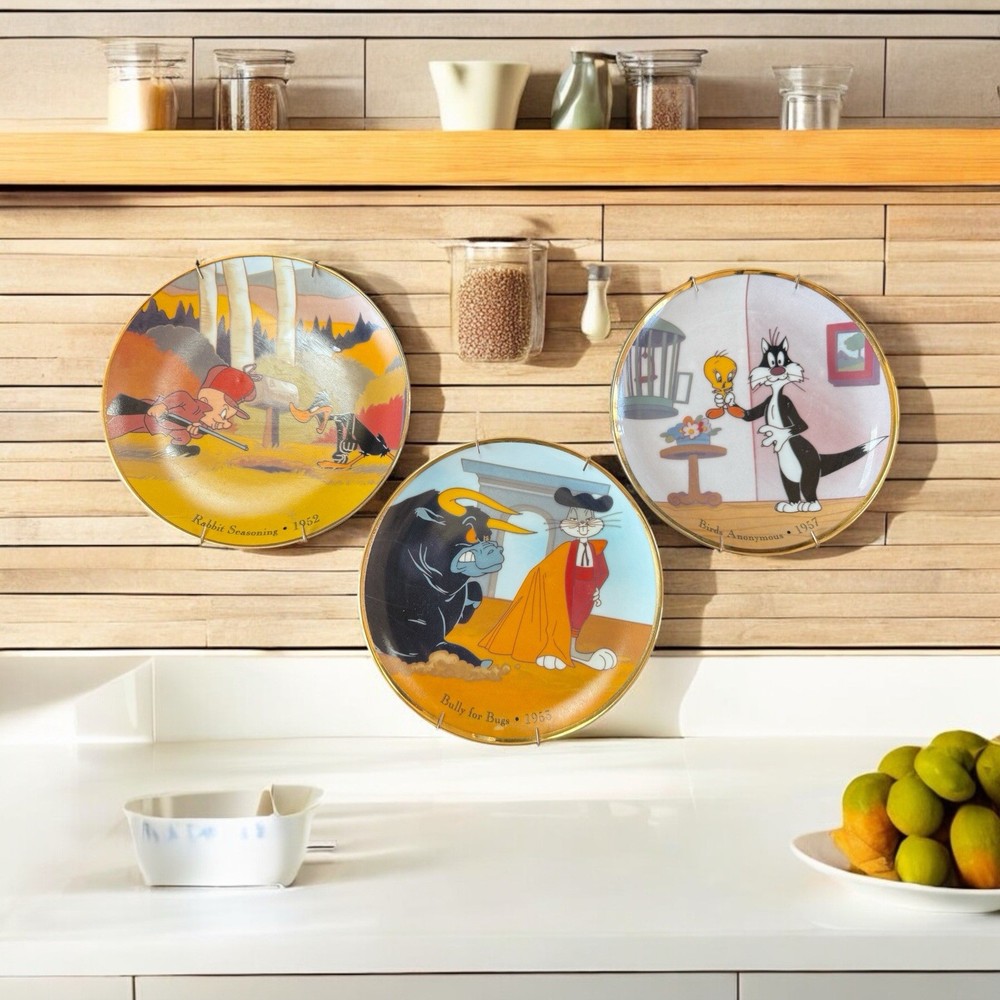 Looney Tunes Collectors Plate Set of 3 with Hanging Display