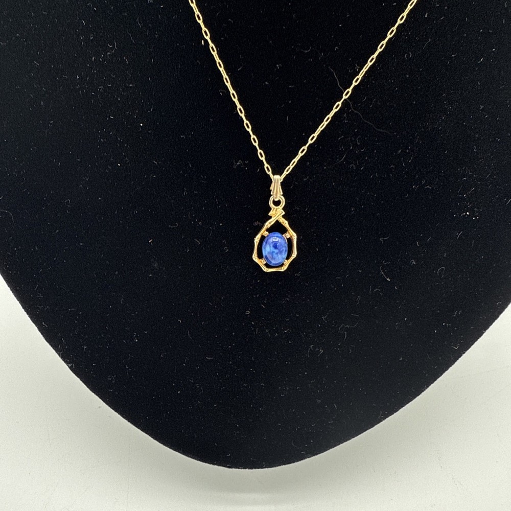 Vintage Gold Tone Dainty Oval Lapis Lazuli Pendant Necklace 16
