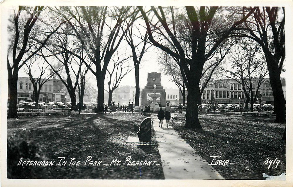 IA, Mount Pleasant, Iowa, park Scene, Hamilton Photo No. 8419, RPPC