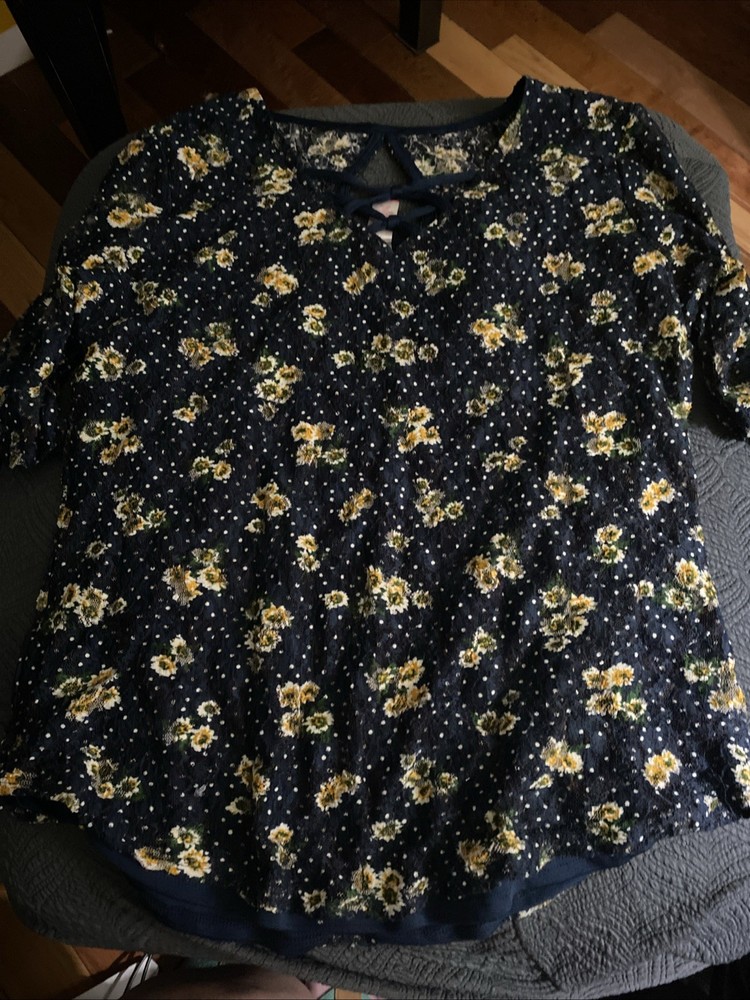 Juniors No Boundaries tee shirt Top Size XL 15-17