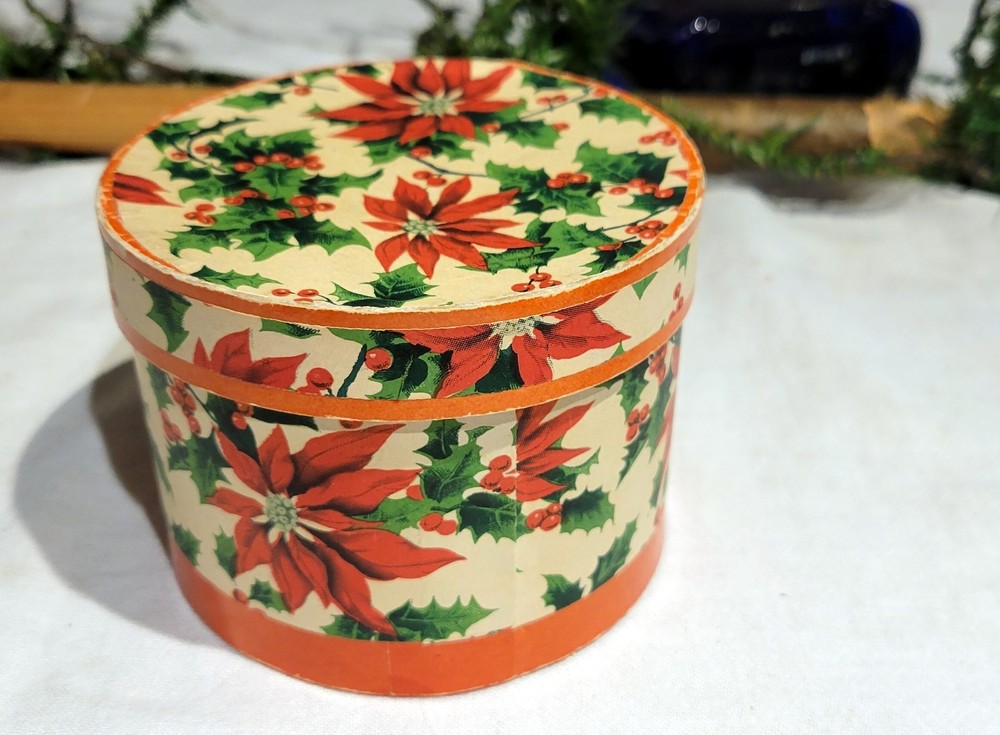 Holly & Poinsettia round shaped Christmas Gift Box. 1920s. Hall Brothers. USA.