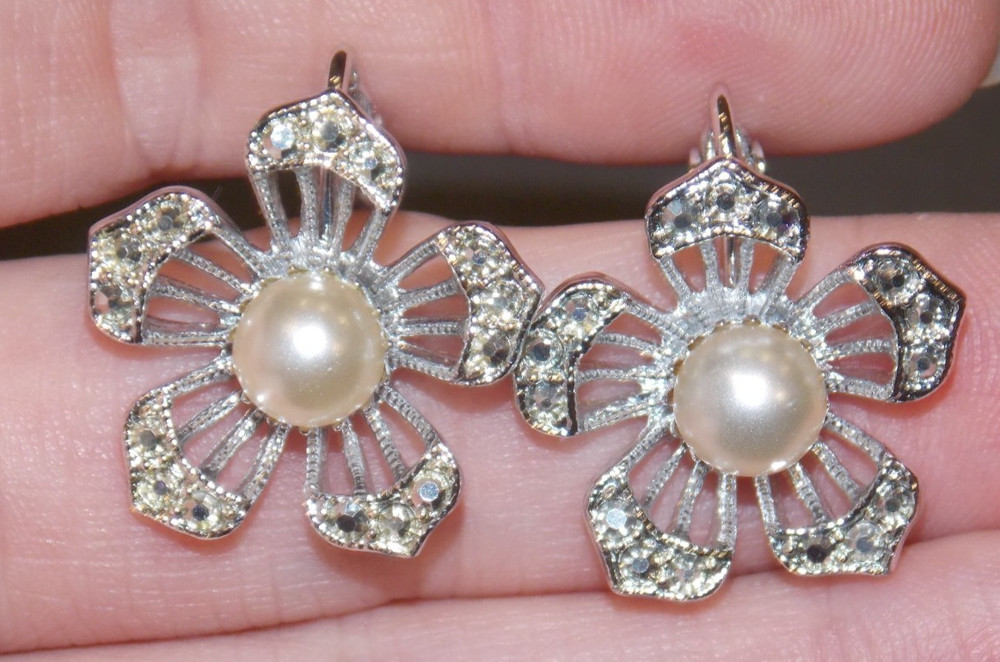 Vintage Sarah Coventry Filigree Flower Faux Pearl Silvertone Clip Earrings