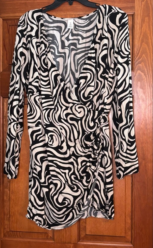 H&M Zebra Print Wrap Mini Dress Black White Long Sleeve Size Large