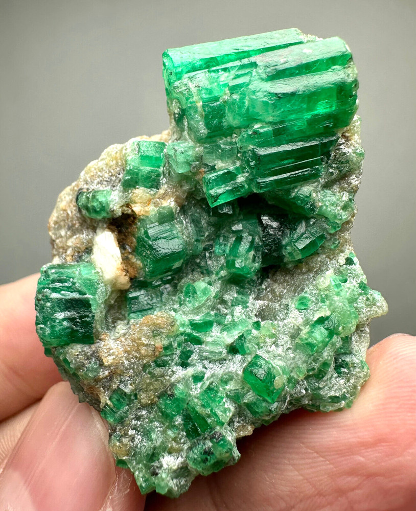 165 Ct. Full Terminated Exquisite! Top Green Swat Emerald Crystals Cluster On Mt