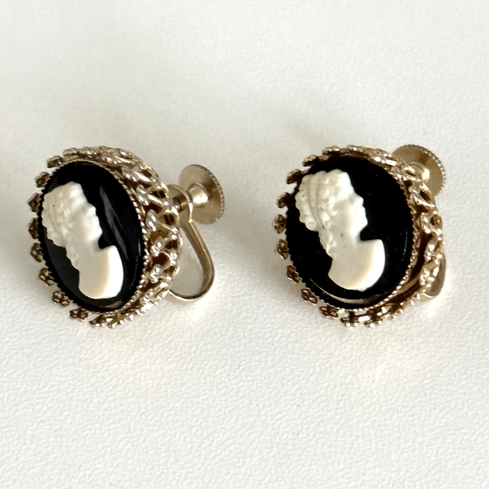 Vintage Carved Black & White Resin Cameo Gold Tone Round Screw Back Earrings