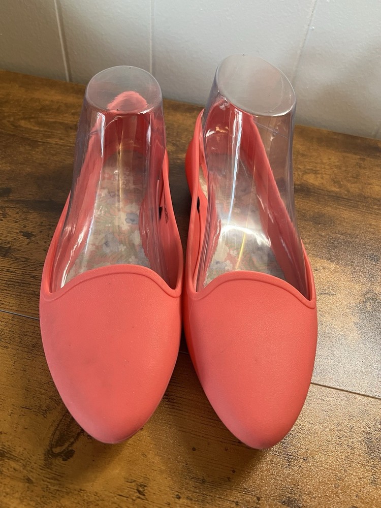 Women’s Size 7 Coral Pink Eve Pointed Toe Iconic Comfort Crocs, Good used