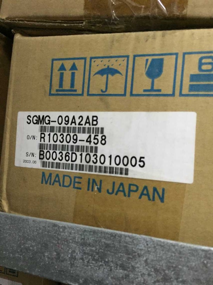 1PC YASKAWA SGMG-09A2AB AC SERVO MOTOR SGMG09A2AB New In Box