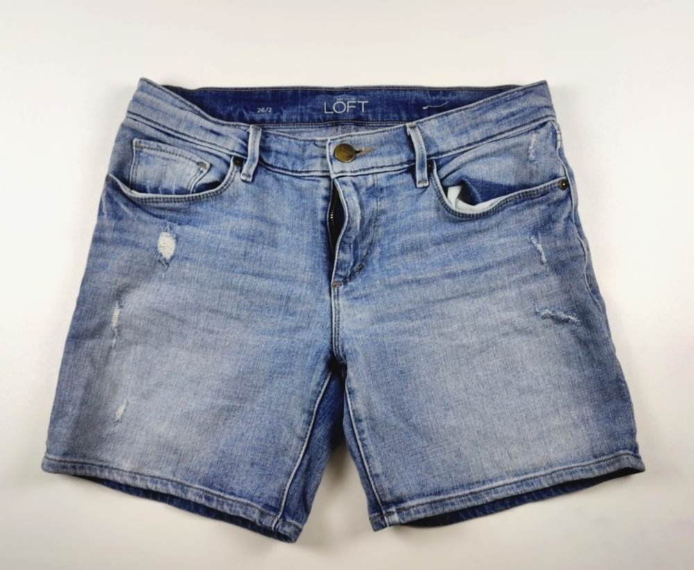 ANN TAYLOR LOFT Womans Denim Shorts Size 26/2 Bermuda Medium Wash Distressed