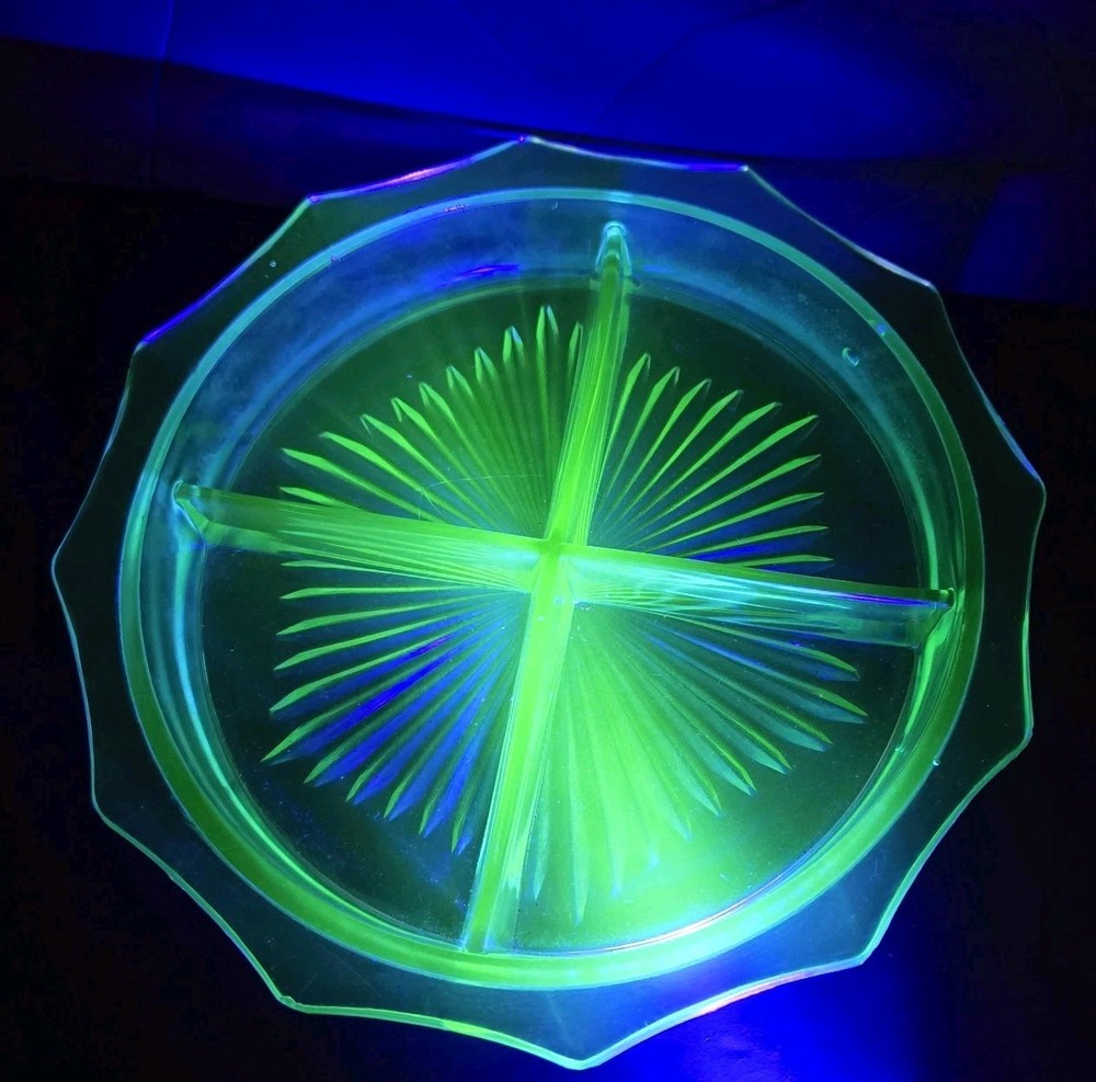 Green Depression Glass Uranium Vaseline Divided 4 Part Candy Relish Dish 9