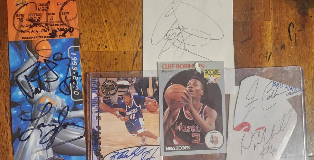 3/7/00 PATRICK EWING L. Johnson, A. Houston Misc UCONN SIGNED TICKET STUB Lot