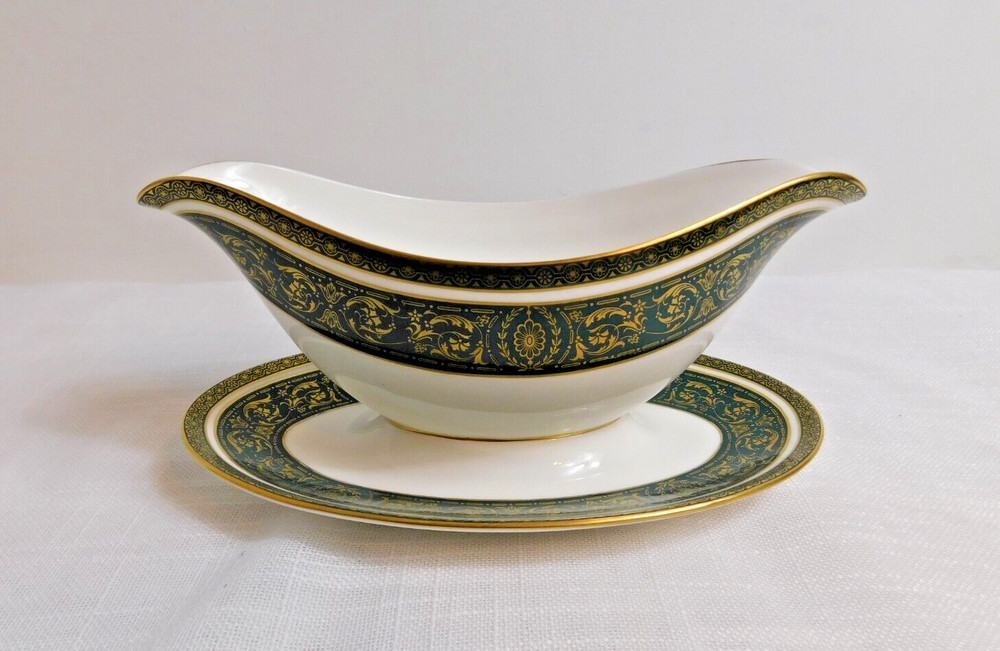 i6- Royal Doulton England Vanborough Green Gold Trim Gravy Boat w/ Underplate