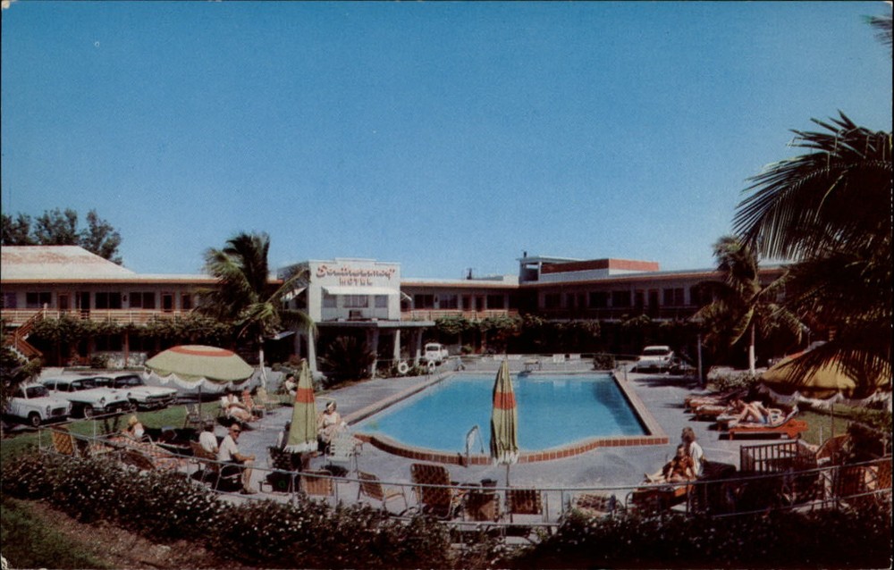 Key West Florida Southernmost Motel pool 1950s classic cars ~ unused postcard
