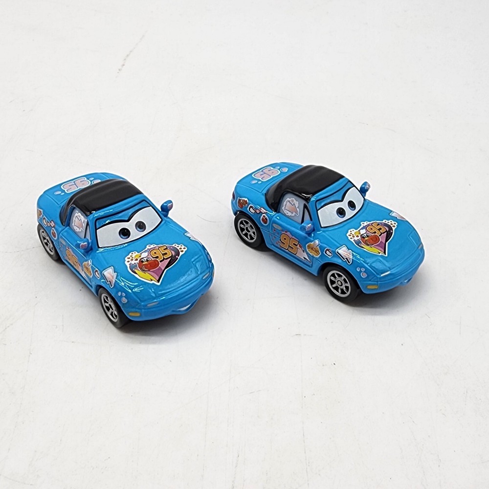 Disney Pixar Cars Mia & Tia Blue Race Fans Diecast Metal 1:55 Collectors Conditi