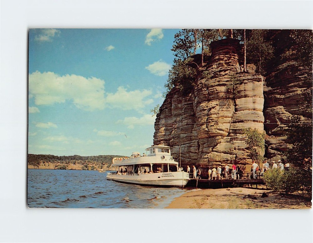 Postcard Clipper Winnebago at the Palisades Wisconsin Dells Wisconsin USA