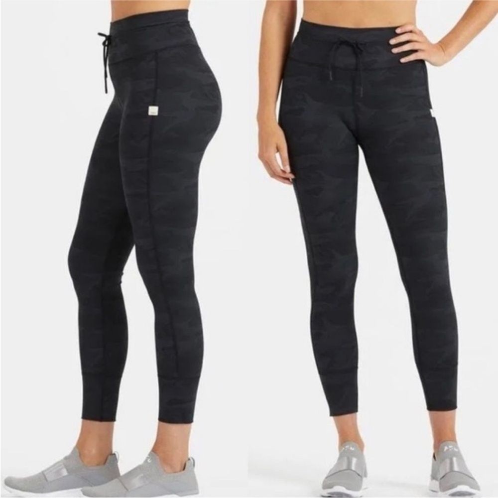 Vuori Women's BreatheInterlock™ Daily Leggings in Camouflage - Size Small