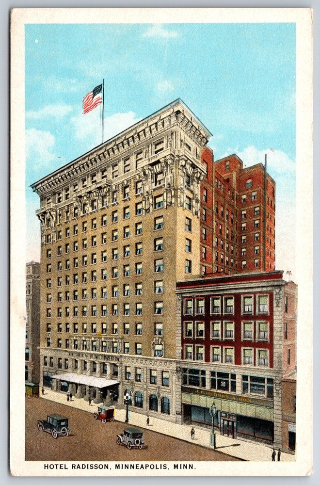 Minneapolis Minnesota~Hotel Radisson Street View~American Art~Vtg Linen Postcard