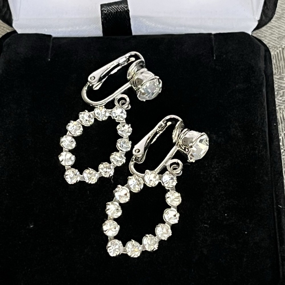 Vintage Signed Sarah Coventry Rhinestone Dangle Drop Clip On Earrings
