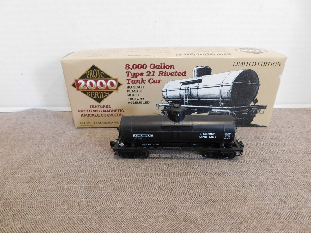 Proto 2000 Series HO 8000 Gallon Type 21 Riveted Tank Car
