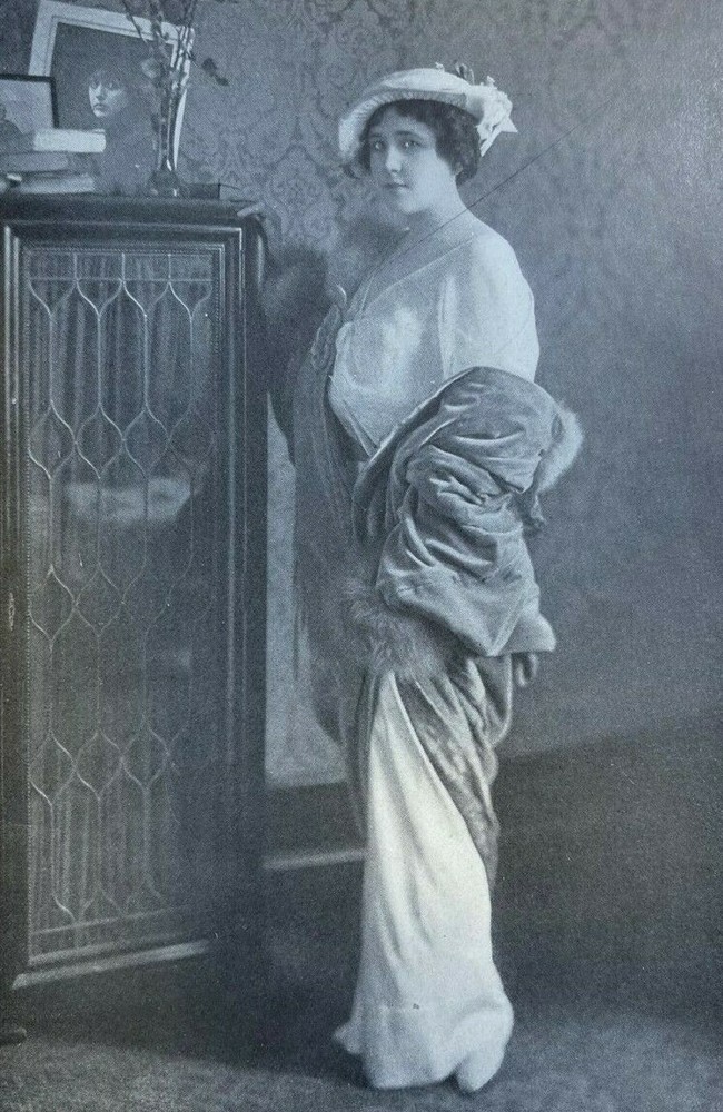 1914 Vintage Magazine Illustration Actress Gladys Hanson