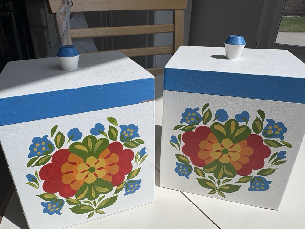 Vintage Set of 2 Square Wooden Decorative Boxes w/ Lids, Floral Pattern, Blue Wh