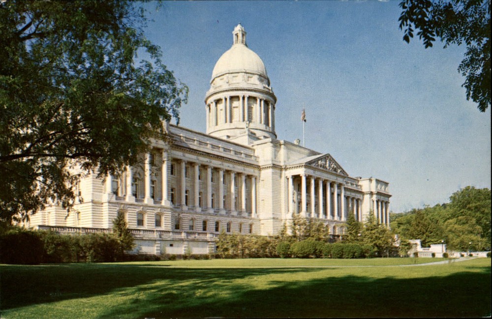 State Capitol ~ Frankfort Kentucky KY ~ unused 1970s vintage postcard