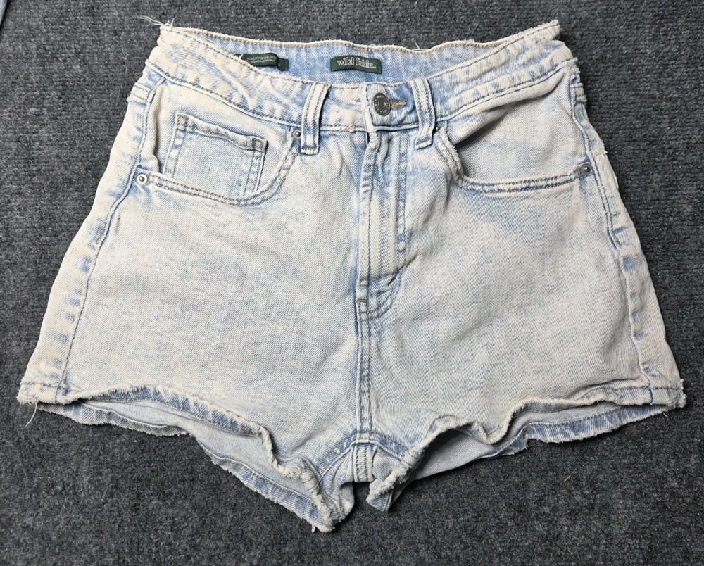 Wild Fable Womens 2 Highest Rise Mom Shorts Light Wash Denim