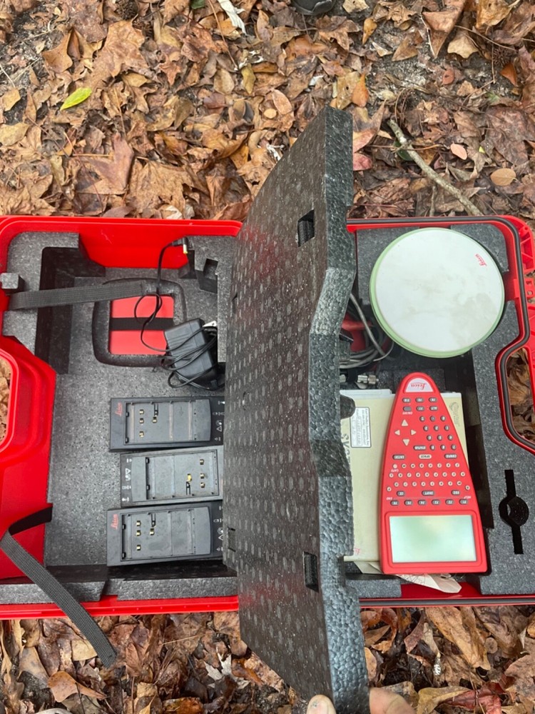 ^ Leica GPS SYSTEM 500 Leica SR 530 Survey equipment