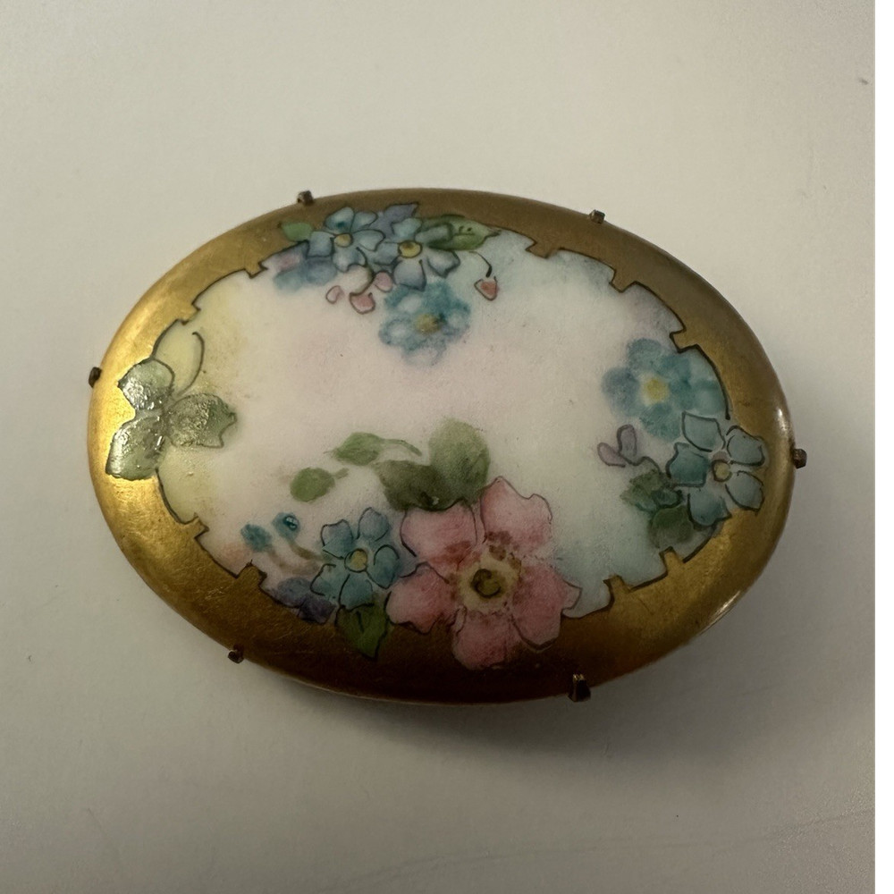 A antique porcelain hand-painted brooch.
