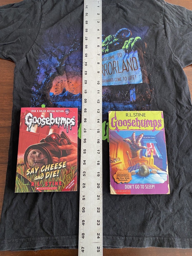 Goosebumps, Welcome to Horrorland T Shirt Size M Black Horror, With Books,